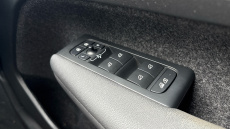 Volvo XC40 2.0 B4P Ultimate Dark 5dr Auto Petrol Estate